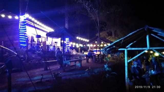 Kedai kopi di Curug Badak Cisayong Tasikmalaya